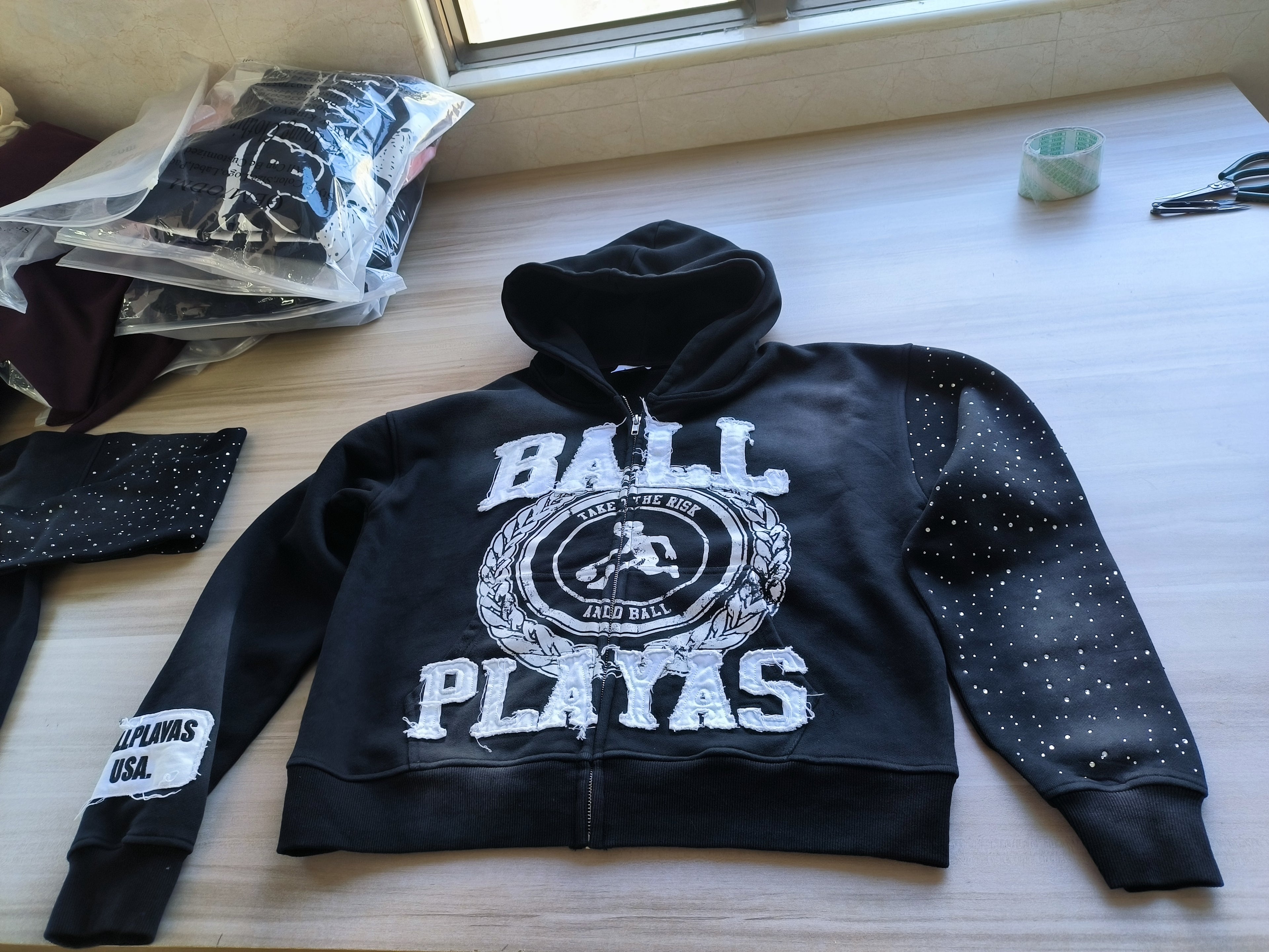 KY Custom 100%Cotton Heavy weight Covered Zipper UP Washed High Quality Hoodie Distress Embroidery Patch Non Drawstring Hoodies