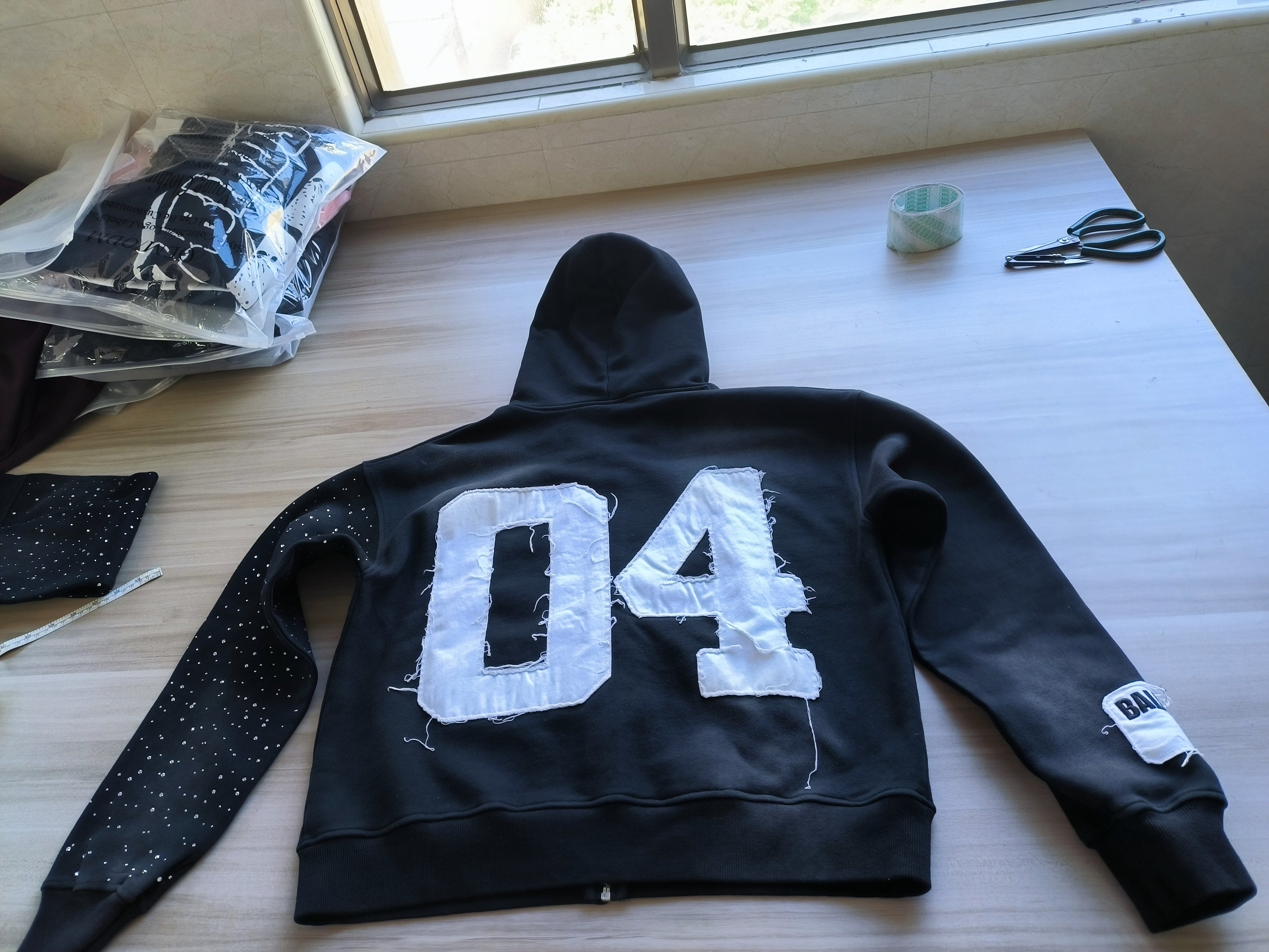 KY Custom 100%Cotton Heavy weight Covered Zipper UP Washed High Quality Hoodie Distress Embroidery Patch Non Drawstring Hoodies
