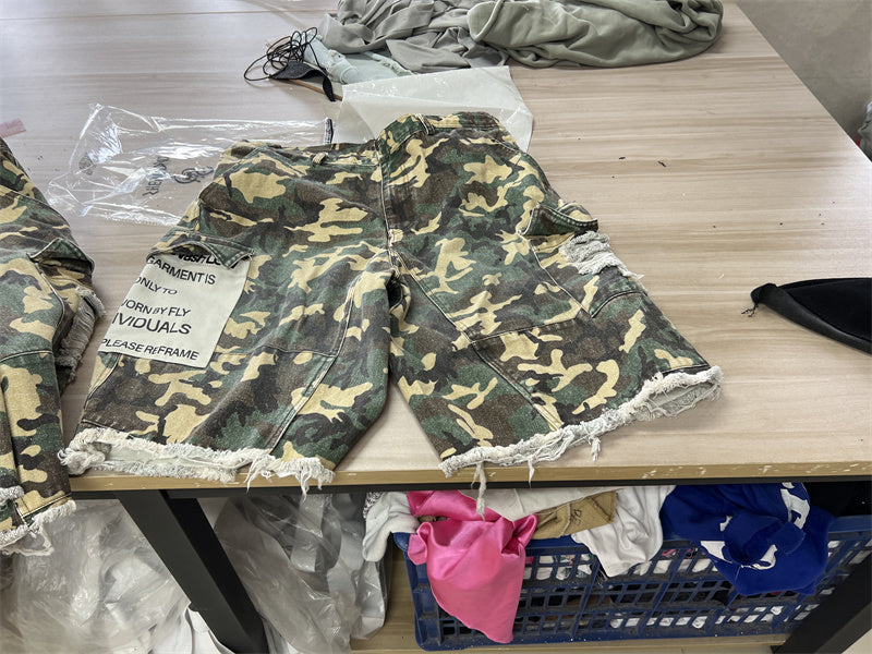 Ky Custom Cargo Pockets Camo Print Raw Edge Middle Length Shorts Distress Embroidery Patch Light Acid Wash Vintage Shorts